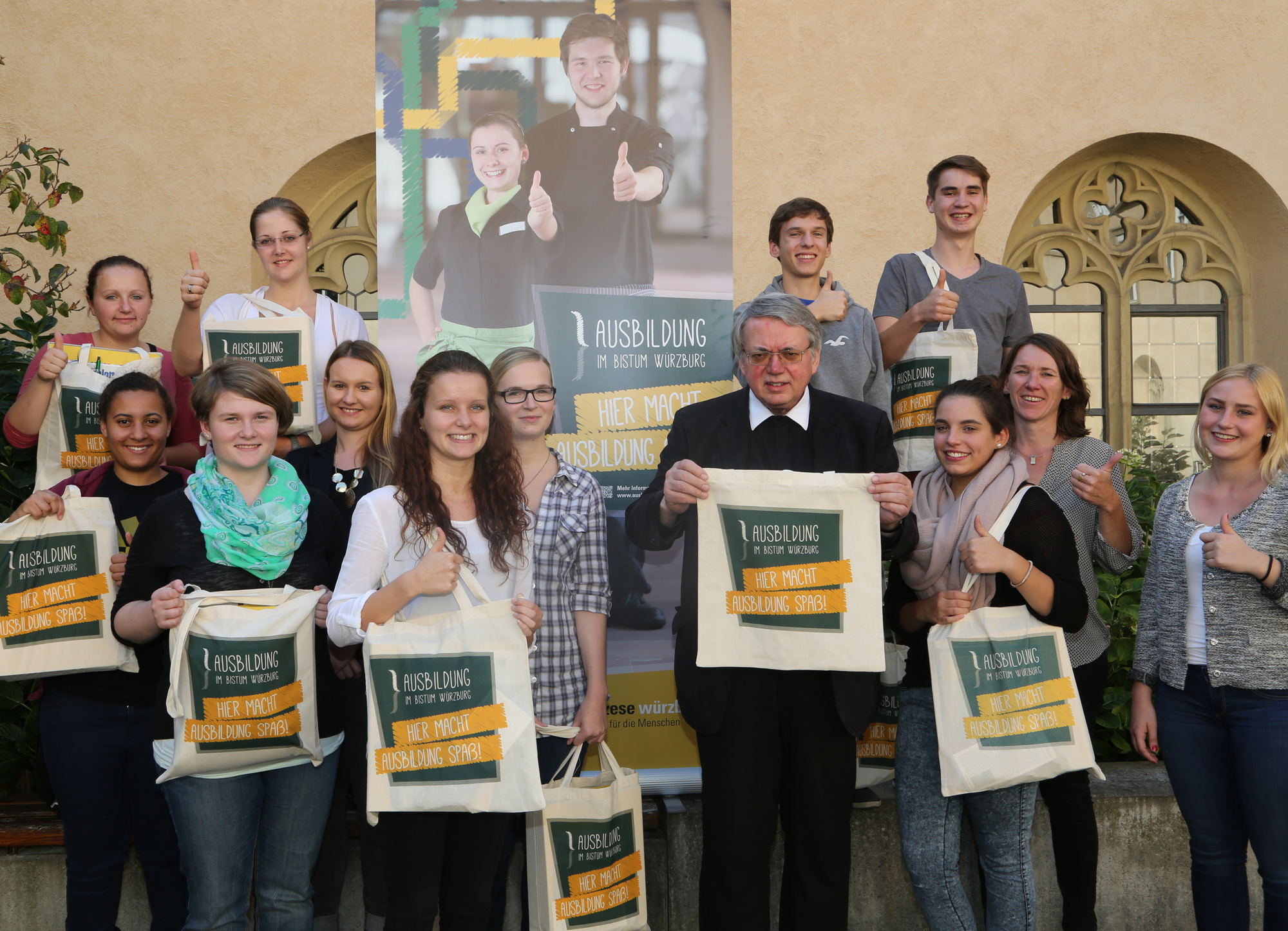 Azubi-Initiative Gruppenfoto1.jpg